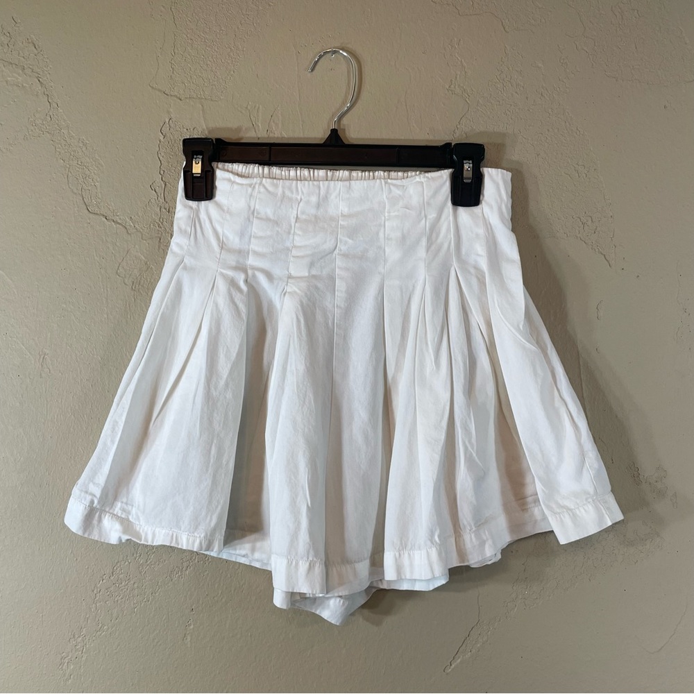 Free People. Size SP. Women’s Shorts. White Shorts.